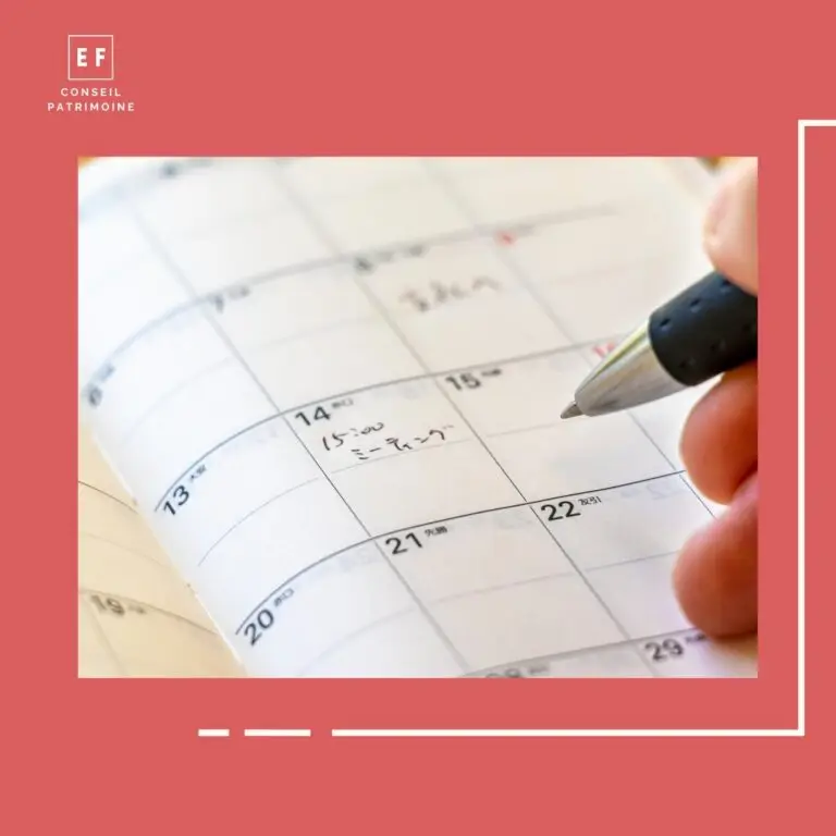 Calendrier de fin d'année illustrant l'anticipation d'une stratégie de réduction d'impôt.